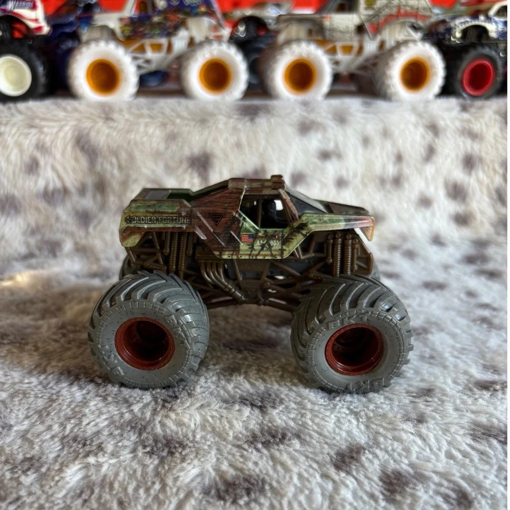 Hot Wheels Monster Jam Soldier Fortune Camouflage Monster Truck 1:64 Scale
